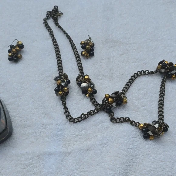 Charming Yellow and Black Women's Necklace Set - Picture 7 of 8